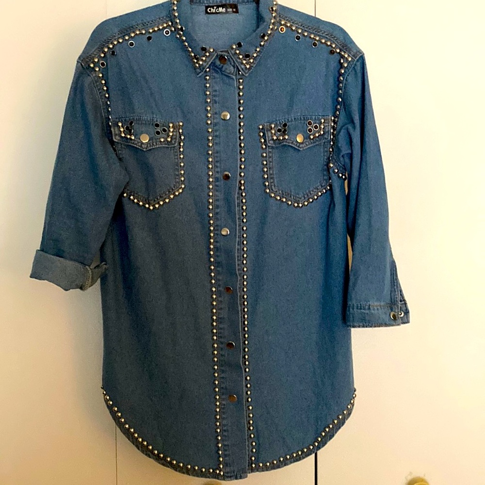 EUC Chic Me denim shirt